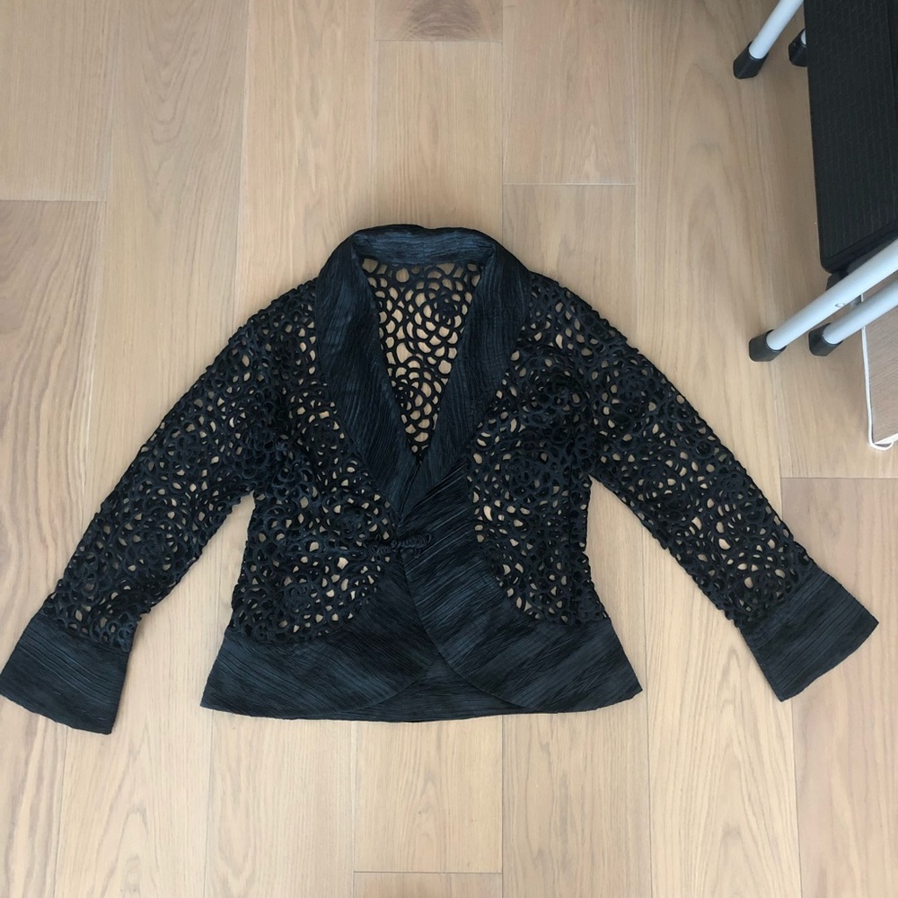 New NWOT unique black rose floral lace cardigan ridge pleat outline size large